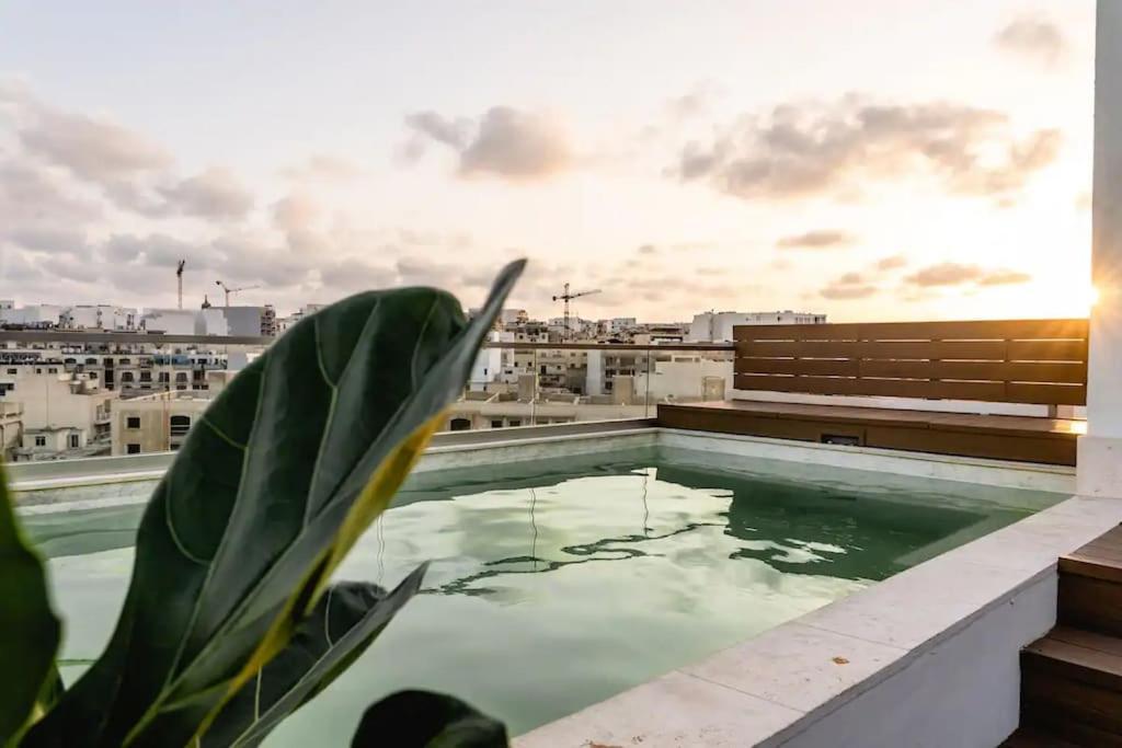 Luxurious & Stylish Penthouse With Private Pool Apartment Msida Exterior photo